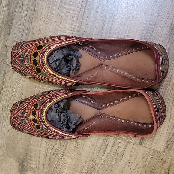 Punjabi jutti flats from India dark red embroidered leather pointy mule - US 8.5 - Picture 6 of 6